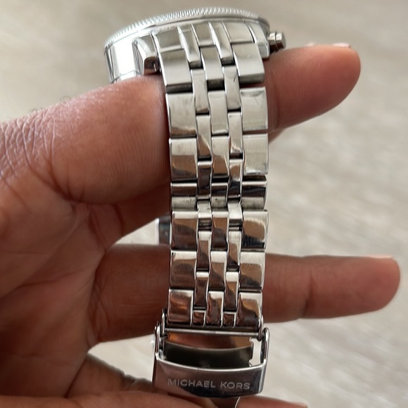 MICHAEL KORS WATCH! - Picture 5 of 7